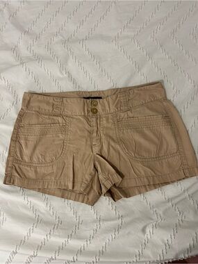 Express Women’s Vintage Low Rise Safari Sailor Khaki Shorts Size 4 Inseam 2.5”